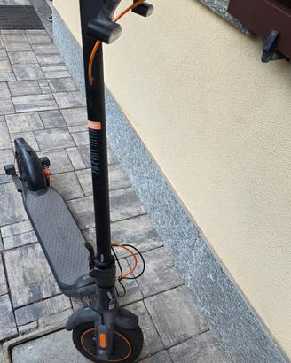 Monopattino Ninebot F40i + supporto telefono