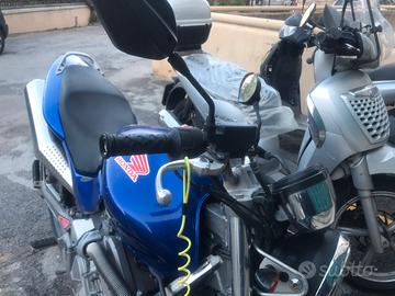 Honda hornet 600 del 2000