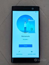 Smartphone Sony Xperia XA2 con caricatore e cuffie