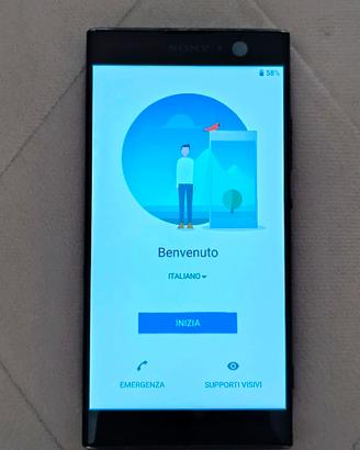 Smartphone Sony Xperia XA2 con caricatore e cuffie