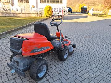 trattorino taglia erba