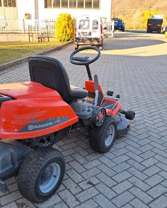 trattorino taglia erba