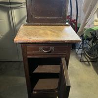 Comodini in legno dei primi del '900