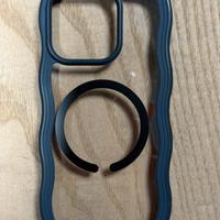 Cover iPhone 15 Pro con anello MagSafe