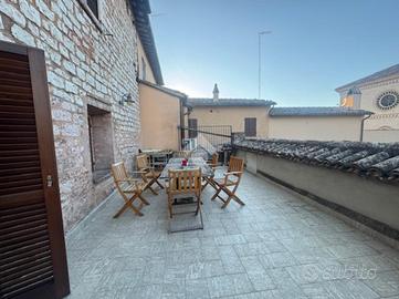 CASA SEMINDIPENDENTE A SPELLO
