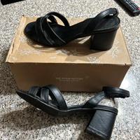 Scarpe “The Divine Factory” nere