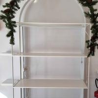 Espositore con rotelle