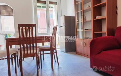 Monolocale con balcone e cantina.