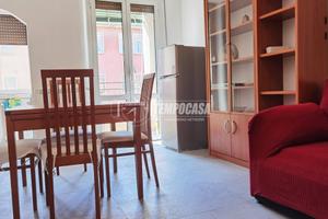 Monolocale con balcone e cantina.