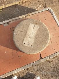 Grande base di cemento 