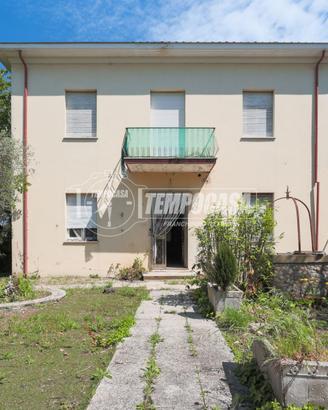 VILLA INDIPENDENTE DI AMPIE METRATURE CON GIARDINO