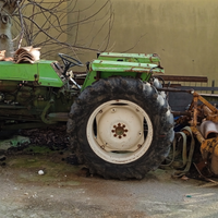 Trattore agricolo con fresa