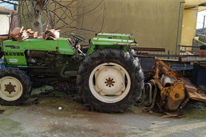 Trattore agricolo con fresa