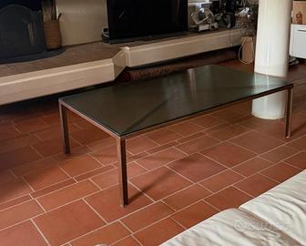 Tavolo moderno con ripiano in vetro