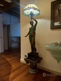 Lampada Nouveau Bronzo Patinato e Vetro Tiffany