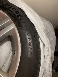 Gomme MICHELIN PRIMACY 235/45 R 17 come nuove