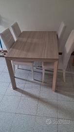 Tavolo e 4 sedie
