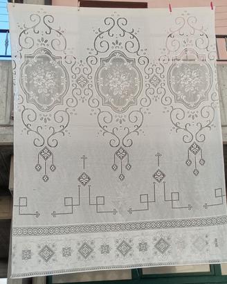 Tenda ricamata ad intaglio