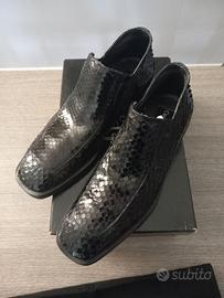 Mocassino in pelle di anaconda Cesare Paciotti.