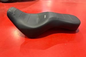 Sella Harley Davidson Sundowner Street Bob 2024