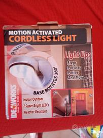 lampada con sensore di movimento 