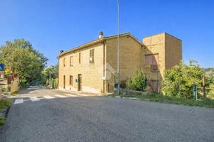 CASA SEMINDIPENDENTE A FORANO