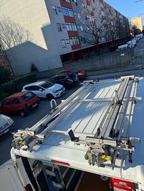 Slitte porta scale idrauliche con base x furgoni