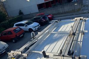 Slitte porta scale idrauliche con base x furgoni