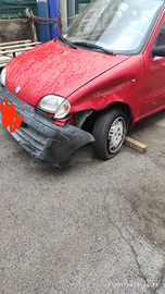 Fiat 600 incidentata