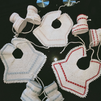 Bavaglino e scarpine in cotone