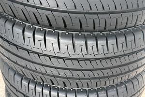 Treno Michelin 215/60R17C 109/107T Estive