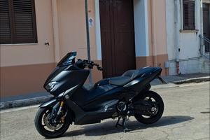 Tmax 530 SX
