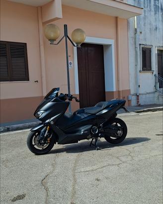 Tmax 530 SX