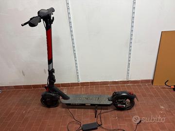 Monopattino elettrico pieghevole