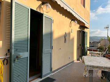 Agropoli,centralissimo trivani arredato