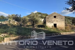 Terreno di 1953 m² a Laureana Cilento