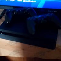 ps4 con giochi due controler