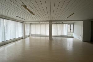 Locale deposito/commerciale