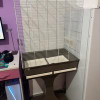 Gabbia con piedistallo