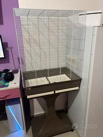 Gabbia con piedistallo