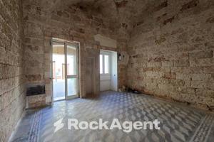 FABBRICATO RESIDENZIALE A RUSTICO IN CORSO DI COMP