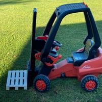 Carrello elevatore/trattore a pedali giocattolo 
