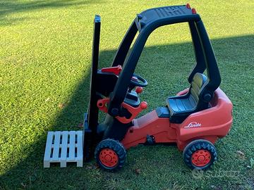 Carrello elevatore/trattore a pedali giocattolo 