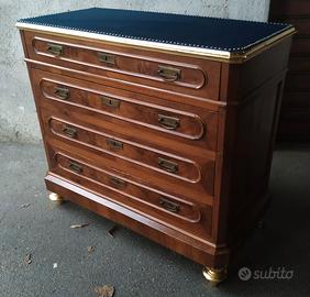 cassettone in legno con piano in velluto 