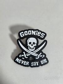 spilla metallo Goonies