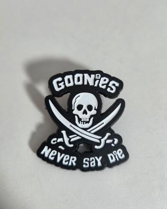 spilla metallo Goonies