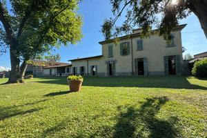 Casale con Torretta Panoramica e Parco Privato a 3