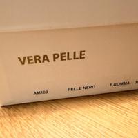 Anfibi neri in pelle