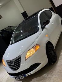 Lancia Ypsilon 1.2 69 CV 5 porte Elefantino rosa l