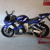Yamaha R6 a carburatori anno 2001